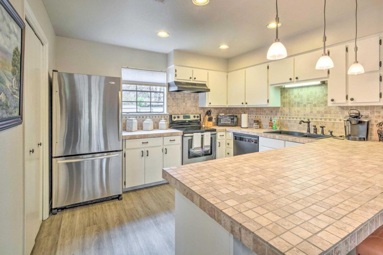 Horseshoe Bay Townhome With Patio And Outdoor Pool! Exterior foto